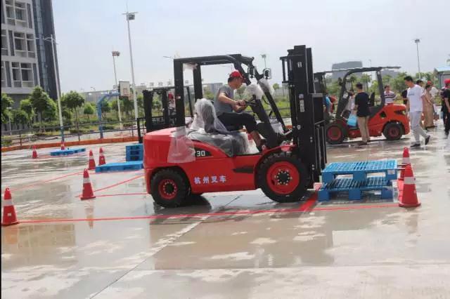 杭州叉車：叉車在搬運貨物時，限速是多少？