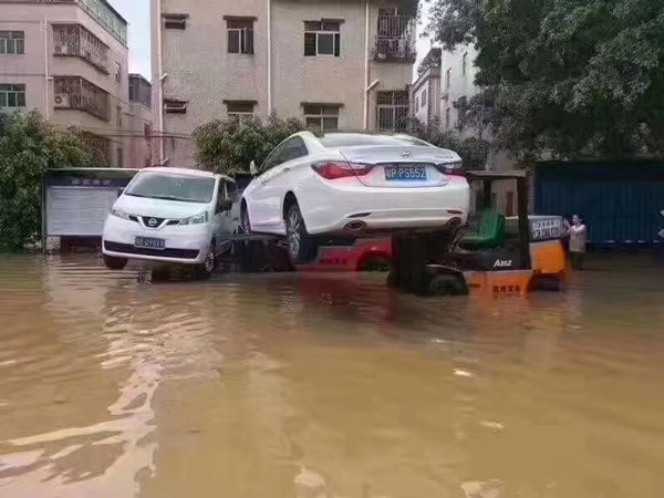 杭州叉車丨臺風(fēng)天，叉車也要干活，干的還更多！